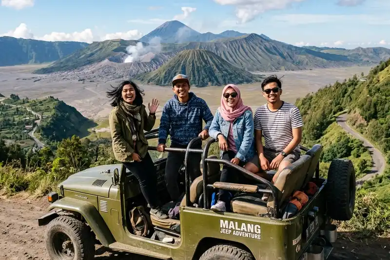 Wisatawan menikmati perjalanan offroad